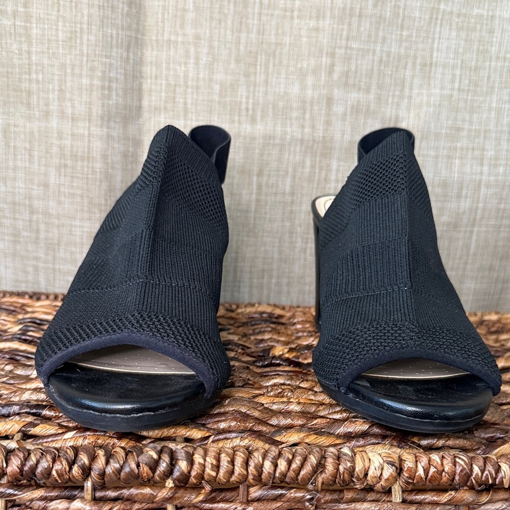 Elegant Black Women's Heeled Dressy Sandals - size 9 - Picture 2 of 11